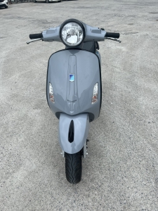 Xe máy điện Vespa mà xám xi măng hotrend 2024