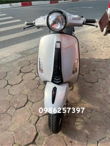 Bán xe điện Vespa màu bạc acquy mới thay 2k23