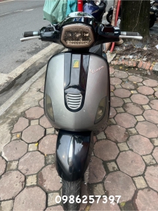 Bán xe điện Vespa màu Titan đèn vuông đời cao