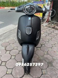 Xe điện Vespa Vera đèn vuông biển hà nội